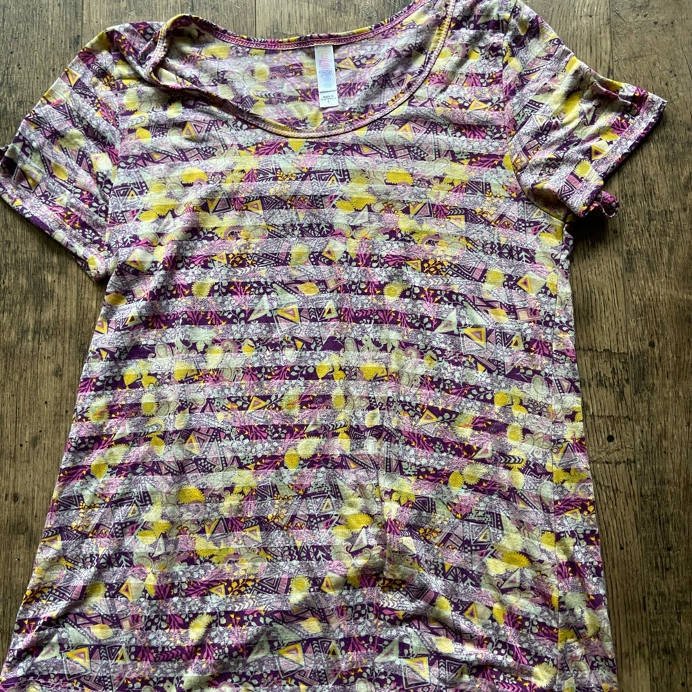 Lularoe tee